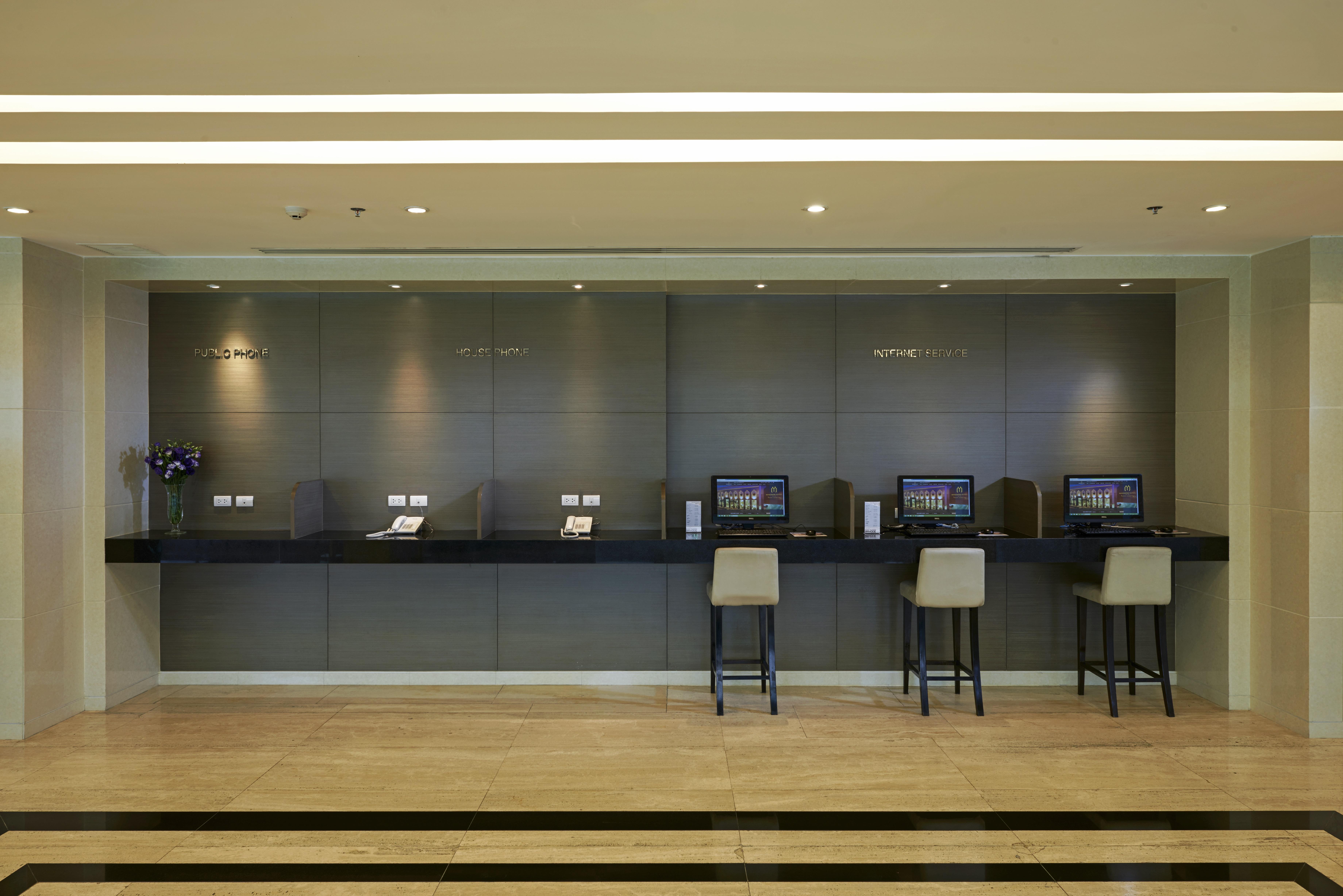 Mandarin Hotel Managed By Centre Point Bangkok Esterno foto