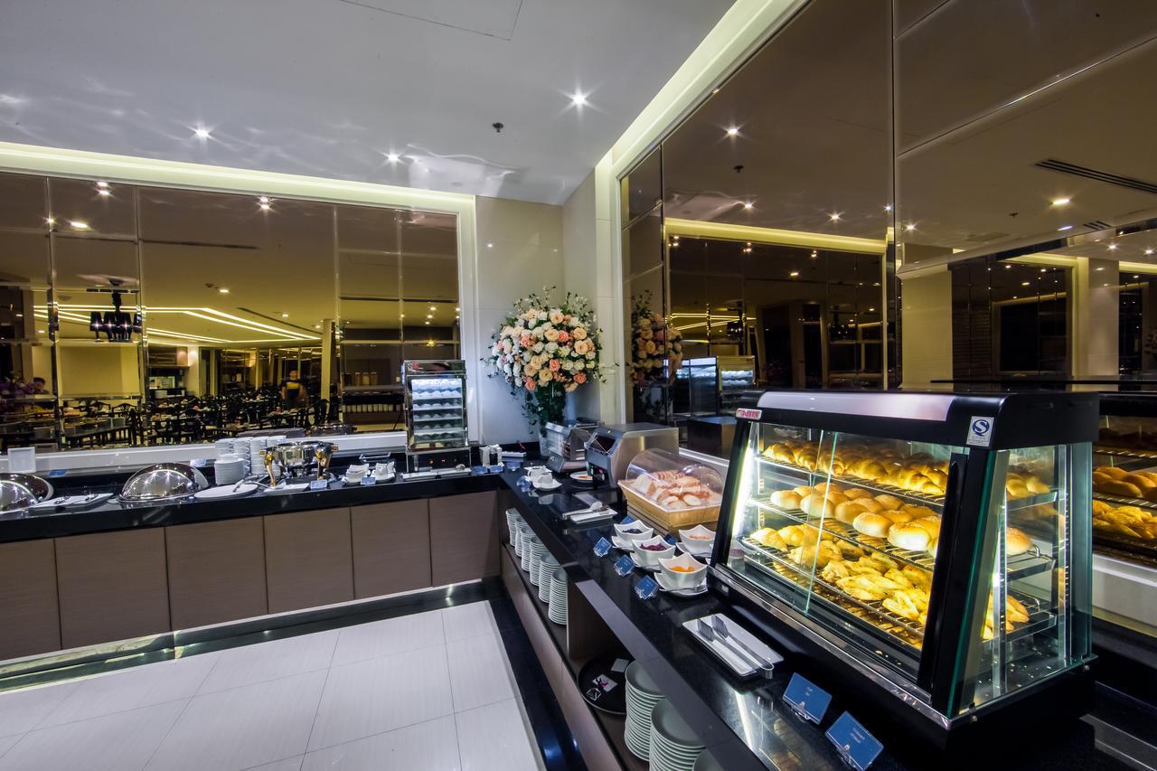 Mandarin Hotel Managed By Centre Point Bangkok Esterno foto